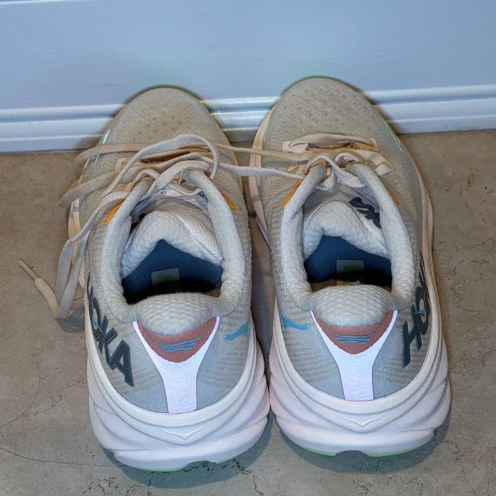 New Without Tags Hoka Clifton 9 Sneakers in Rare Vanilla/ Astral Pink - Picture 3 of 5